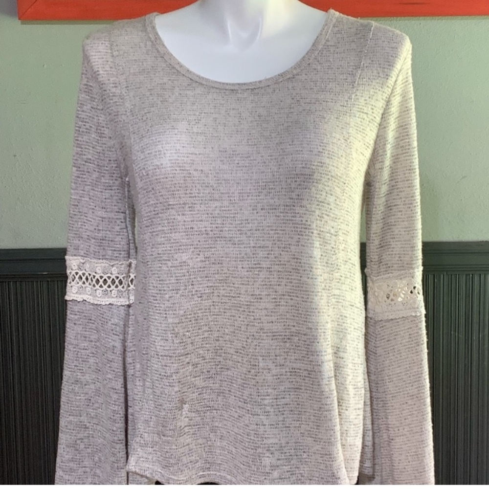 🦄 3/$15 Tie Back Bell Sleeve Sweater